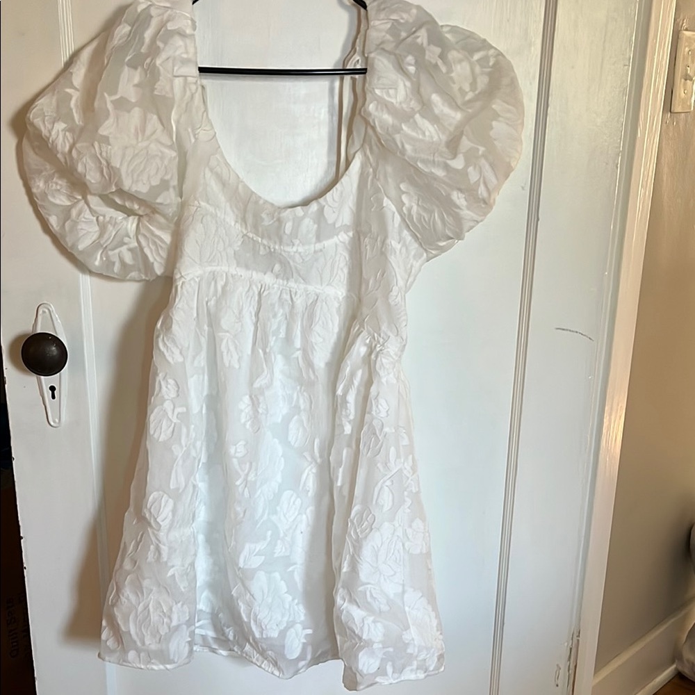 Elegant White Puff Sleeve Top
